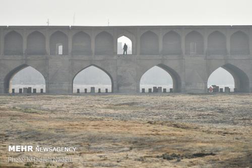 هوای اصفهان و شاهین شهر آلوده است