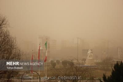 توفان گردوخاک در راه شرق اصفهان